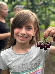Kids selling lemonade