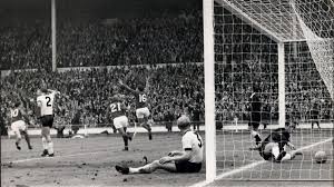 Das wichtigste ist, dass wir selber kein tor bekommen. in der tat: Karl Heinz Schnellinger Der Vergessene Held Des Jahrhundertspiels Eurosport