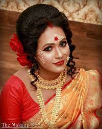 Pin By Eddie Vigil On Wedding Byah Shaadi Outfits And Jewelry Bengali Bridal Makeup Bridal Hair Decorations Perfect Wedding Makeup