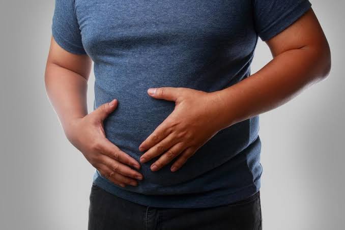 Ăn yến quá nhiều hoặc khi đang no có thể gây đầy bụng và ảnh hưởng đến bữa chính, vì vậy cần điều chỉnh khẩu phần phù hợp với từng đối tượng.