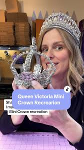 Sharing the details this Queen Victoria Mini Crown recreation ⚜️👑