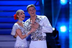 Vor kurzem besuchte uns der boxer und let's dance kandidat simon zachenhuber aus dem kampa sport team in unserem. Let S Dance Am 7 5 2021 Fakten Wer Ist Ausgeschieden Tanze Songs Und Punkte