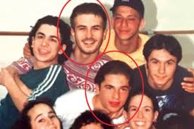 Engin altan düzyatan, tiyatroyla lisedeyken tanıştı. Engin Altan Duzyatan Hala Inanamiyorum