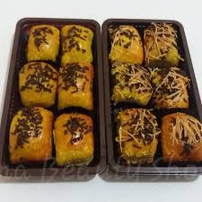 Punya pisang raja tinggal 4 biji udah terlalu mateng, nyoba bikin bolen pisang tanpa korsvet, simpel dan enak. Jual Bolen Pisang Molen Pisang Coklat Keju Pastry Isi 6 Kota Surabaya Nikma Beauty Shop Tokopedia