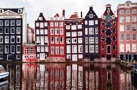 Yeryüzü, gökyüzü ile insan varlığının arasında varlık kazanır. Geleneksel Mimari Nedir Ve Neden Degerlidir Burotime