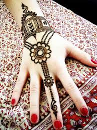 100 beautiful and simple hand drawings of henna and how to make it: Top Simple Mehndi Designs That Are Awesome Super Easy Wedamor