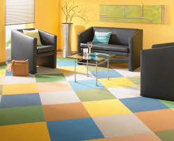 Das spricht für die qualität dieser einzelstücke und das hervorragende können der knüpfer. Teppichfliesen Bunte Muster Am Boden Malerblatt Online