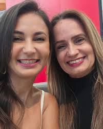 E ontem foi o aniversário da nossa linda e maravilhosa @perla.cabral.902 .  Não podia deixar de registrar aqui meu amor e admiração por você. Parabéns,  minha grande amiga. E dizer que sou