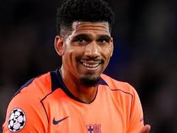 FC Barcelona: Joan Laporta gives his full support to Ronald Araujo