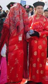 The Red Veil Used In Traditional Chinese Weddings The Color Red Represents Happiness In China The Groom R Traditional Chinese Wedding China Culture Red Veil