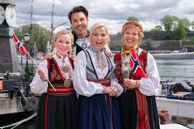 Dei fire som har like, har lause liv og skjørt. Snart 17 Mai Se Kjendisenes Bunader
