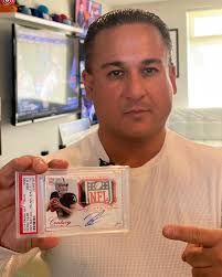 My next big investment, $500,000 in Derek Carr rookie cards. This right  here will be a $100,000 card plus one day, mark my words!! . Who is your  favorite NFL player??!! . #