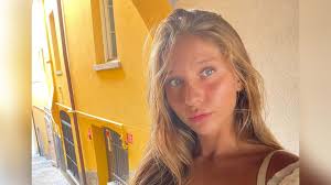 Instagram & OnlyFans Model Genie Exum Arrested For Allegedly Stabbing  Boyfriend With Kitchen Knife
