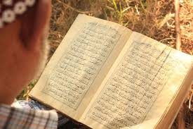 اِنَّمَآ اَمْرُهٗٓ اِذَآ اَرَادَ شَيْـًٔاۖ اَنْ يَّقُوْلَ لَهٗ كُنْ فَيَكُوْنُ. Surat Yasin Manfaat Keutamaan Khasiat Dan Faedahnya
