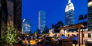 There's something in the new york air that makes sleep useless. #garmentdistrict #nyc @refineryhotel rooftop bars nyc. Die Besten Rooftop Bars In New York Im Herbst Winter 2020