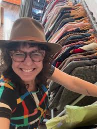 Let's hear it for Ms. Victoria wearing the amazing technicolor dream coat  hand made by Lin Snow of @dunter_goose! 🌈🔥⭐️