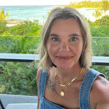 What volunteer opportunities are available