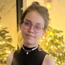 Vivian Barraza's Instagram, Twitter & Facebook