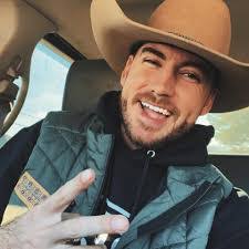 Chris Mcelfresh's Instagram, Twitter & Facebook