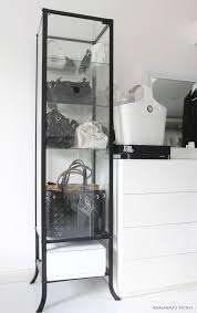 Walk In Closet Vitrine Voor Mooiste Tassen En Schoenen Ikeacatalogus Wardrobe Furniture Glass Cabinets Display Ikea Catalog
