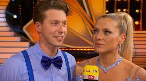 Renata lusin bekommt unterstützung von moritz hans! Let S Dance 2021 Mit Diesen Worten Ruhrt Valentin Lusin Valentina Pahde Zu Tranen