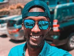 Xtian Dela's Instagram, Twitter & Facebook