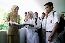 Kemeja yang digunakan harus memiliki spesifikasi khusus yang menunjang praktek di bengkel atau laboratorium teknik. Bupati Keluarkan Se Seragam Khas Batik Pelajar Koran Pantura Online