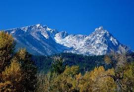Trapper peak is an awesome 10,157 ft. I Wish There Were Mountains Like This In Minnesota Mountains Hamilton Montana Montana Living