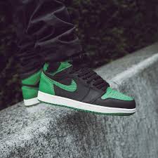 Insidesneakers Air Jordan 1 Retro High Og Pine Green 555088 030 In 2020 Air Jordans First Air Jordans Jordan 1 Retro High