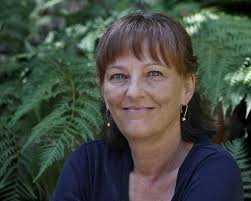 Lonely Planet The Kindness of Strangers: Tales of Fate and Fortune of the  Road (Lonely Planet Travel Literature) : Cahill, Tim, Eggers, Dave, George,  Don, Morris, Jan, Winchester, Simon: Amazon.de: Books