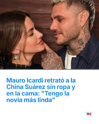 La cantante subió una serie de fotos íntimas con el futbolista y recibió  todo tipo de reacciones en las redes sociales.