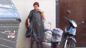La progenitora del cantante murió a la edad de 74 años, en su residencia de azua y mañana será sepultada en el cementerio pueblo viejo. The Secret Of The Woman Who Begged In Buenos Aires And Is Called The Missing Mother Of Luis Miguel