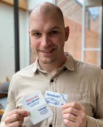 Delta i vår tävling och vinn stenskottsplåster! 🩹🚙 Genom att reparera din  vindruta med stenskottsplåster kan du vara snäll motmiljön ♻️ och din egen  ekonomi. 💵 Gilla inlägget, tagga en vän och