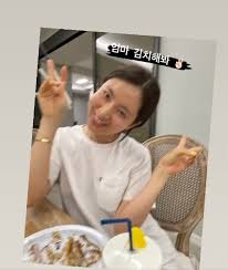 한채아 인생 이야기 한채아를 보면 어딘가 좀 덜렁거리는 것 같습니다. W Behk Od29edm