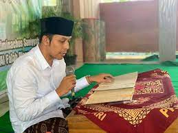 Kiyai yang akrab disapa gus dien itu sebelumnya sempat menjalani perawatan di salah satu rumah sakit yang berada di tulung agung karena sakit yang dideritanya. Pernikahan Gus Kautsar Itu Karena Ia Tahu Bahwa Sebuah Pernikahan Merupakan Momen Paling Sakral Yang Terjadi Dalam