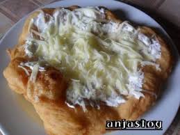 Langosch Mit Sauren Sahne Und Kase Rezept Rezept Rezepte Langosch Rezept Langosch