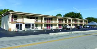 Affordable Pet Friendly Hotel In Caryville Tn Red Roof Inn Caryville Tennessee Red Roof Inn Red Roof Pet Friendly Hotels