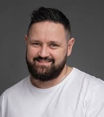 Declan Harkin's Instagram, Twitter & Facebook