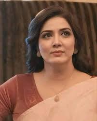 خود سے بڑی عورت ہمیشہ ہی پرکشش رہی ہے ایک تو "میچور" ہوتی ہیں دوسرا ان کا  رکھ رکھاؤ میں "نزاکت" ہوتی ہے آپ ان سے لگی لپٹی کے بغیر ہر بات