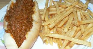 Voici Une Excellente Recette De Sauce Michigan Pour Hot Dog Poutine Et Hamburger J Adore La Faire Et Souvent Nous Cherchons Ce Genr Pork Recipes Food Recipes