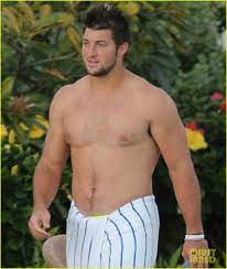 Tim Tebow: Shirtless Beach Stud in Hawaii!: Photo 2971673 | Shirtless, Tim  Tebow Photos | Just Jared: Entertainment News