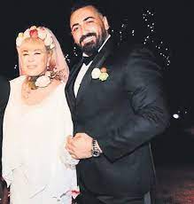 Zerrin özer'in eşi murat akıncı'nın eski sevgilisi tüm kirli çamaşırları müge ve gülşen'in sunduğu 2 sosyal medyadan kadınlarla tanışıyor ve onlardan para istiyor, birçok kadını dolandırdı annesi ile. Yerli Dallas Dedirten Iddia Zerrin Ozer In Eski Kaynanasi Soforuyle Takvim