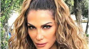 Το κυκλικό πρόγραμμα γυμναστικής της περιλαμβάνει βάρη, trx, μισή ώρα διάδρομο, pilates reformer. Despoina Bandh I Love Style