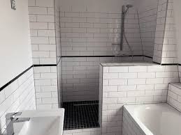 Oft wird dann nur noch eine dusche eingebaut. Schwarz Weisses Bad Mit Walk In Dusche Und Wanne Gst Gmbh