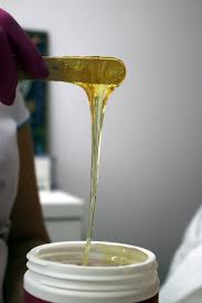 Firele de păr crescute pe sub piele apar cel mai adesea la bărbați în zona bărbii și mai ales a gâtului, iar la femei în zona axilară, inghinală și pe picioare. Ce E De Facut Cu Firele Crescute Sub Piele