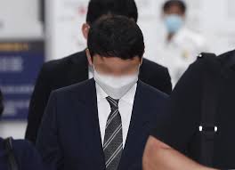 서울 강남 나이트 클럽 버닝썬과 관련해 성매매 알선 등 혐의로 재판에 넘겨진 유인석 전 유리홀딩스 대표가 최후진술에서 선처를 호소했다. ë²„ë‹ì¬ ìœ ì¸ì„ ì¸¡ì´ ì•„ë‚´ ë°•í•œë³„ì„ ë‚´ì„¸ìš°ë©° ì„ ì²˜ë¥¼ í˜¸ì†Œí–ˆë‹¤ ìœ„í‚¤íŠ¸ë¦¬