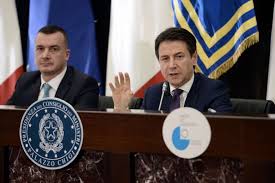 Casalino scrive in privato a d'agostino: Giuseppe Conte Con Rocco Casalino Alla Conferenza Stampa Dago Fotogallery