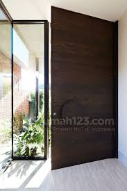 Maybe you would like to learn more about one of these? 7 Desain Pintu Minimalis 2019 Bikin Rumah Sederhana Tampak Elegan Rumah123 Com