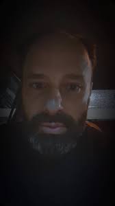 PÚBLICO DE CURITIBA!, Anne Frank, uma garota judia de 13 anos, ao lado da  sua família e alguns conhecidos, é forçada a se esconder do regime nazista.  Em seu diário, narra observações, descreve ...