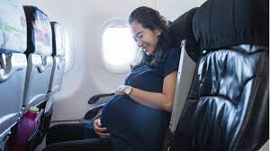 Manche frauen ahnen es schon noch bevor ihre periode ausbleibt, einige sind hingegen vollkommen überrascht und realisieren die „anderen umstände erst beim arztbesuch. Schwanger Fliegen Jetzt Heben Wir Ab Baby Eltern De